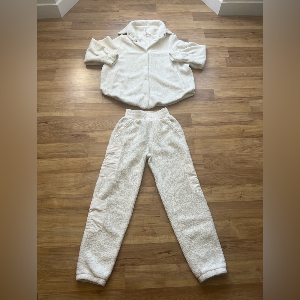 Alo Sherpa Shacket and matching pant.